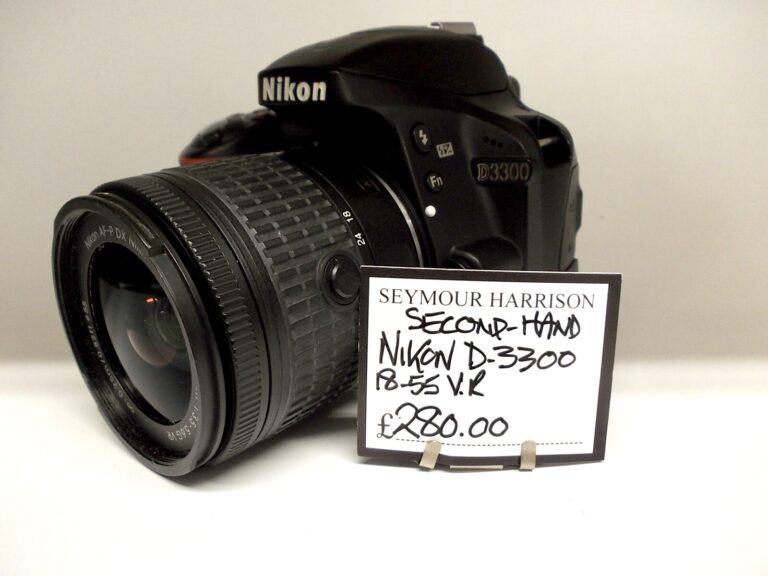 Nikon D-3300 18-55 VR